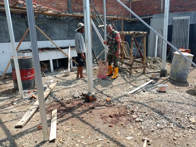 Babinsa Koramil 2204/Cikidang Laksanakan Pengawasan Pembangunan Dapur MBG di Desa Cikiray