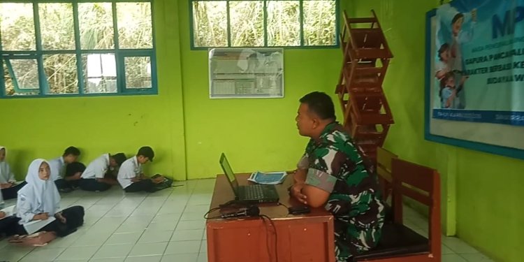 Babinsa Koramil 2204/Cikidang Berikan Materi Wawasan Kebangsaan di MPLS SMA Baiturohman