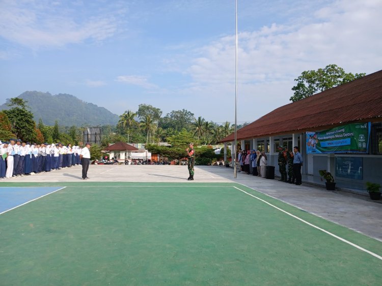 Babinsa Koramil 2208/Nyalindung Dukung MPLS di SMK Negeri 1 Gegerbitung
