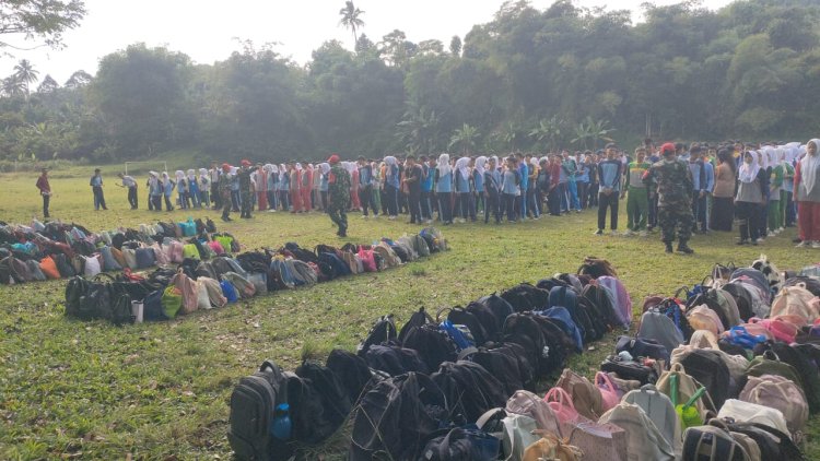Koramil 2204/Cikidang Berikan Materi Wasbang, PBB, dan PPM pada Kegiatan MPLS di SMAN 1 Cikidang