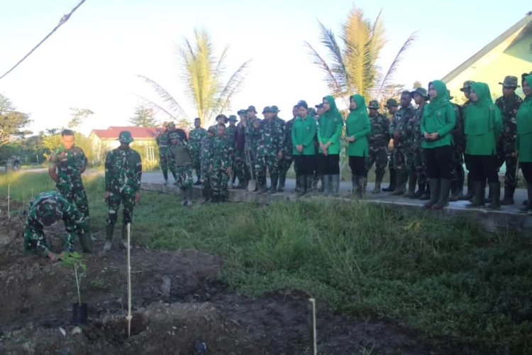 Brigif 20 Kostrad Tanam 700 Pohon Pepaya California,  Wujud Nyata Komitmen Ketahanan Pangan dan Kepedulian Lingkungan