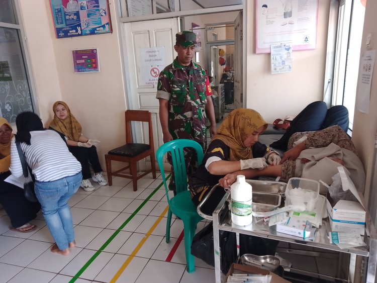 Pendampingan Kegiatan KB Kesehatan oleh Babinsa Koramil 2209/Lengkong