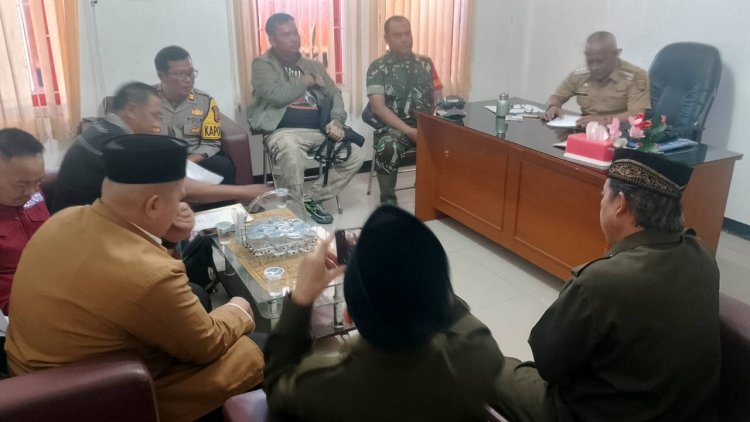 Babinsa Koramil 2208/Nyalindung Hadiri Musyawarah Bersama Muspika Terkait MBG