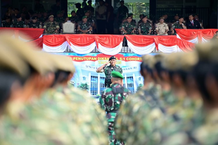 Sekjen Kemhan Pimpin Upacara Penutupan Diksarmil dan Penetapan Komcad Mahasiswa Unhan RI Cohort-6