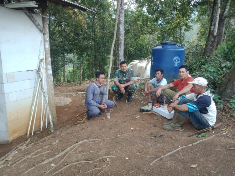 Babinsa Koramil 2204/Cikidang Laksanakan Komsos dengan Warga Desa Cikarae Thoyibah
