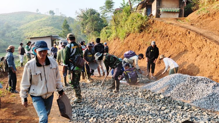 Satgas TMMD Ke-125 Rampungkan 45 Persen Pengaspalan Jalan di Kecamatan Lengkong