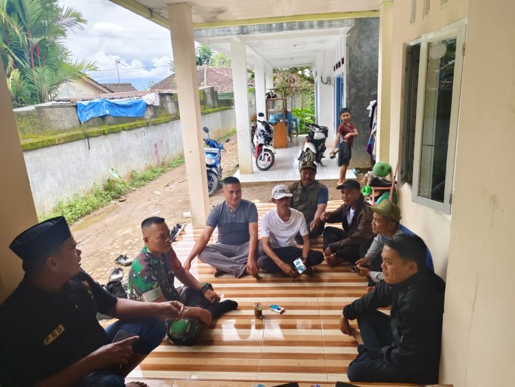 Babinsa Koramil 2206/Parakansalak Sosialisasi Bersama Kelompok Tani di Desa Bojonglongok