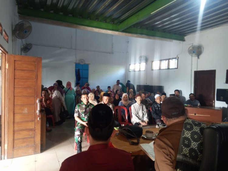 Babinsa Koramil 2208/Nyalindung Hadiri Pengajian Rutin di Desa Neglasari