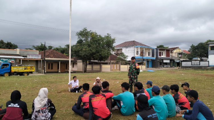 Babinsa Koramil 2210/Pabuaran Latih Paskibraka di Kecamatan Pabuaran