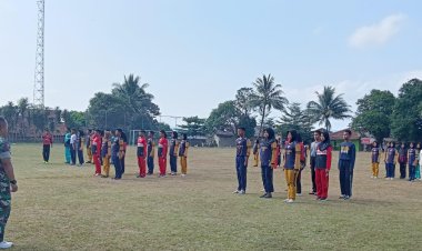 Babinsa Koramil 2203/Warungkiara Dampingi Latihan Paskibra Tingkat Kecamatan