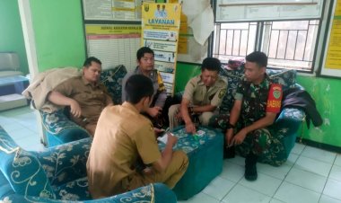 Babinsa Koramil 2209/Lengkong Laksanakan Komsos Bersama Aparat Desa Cilangkap