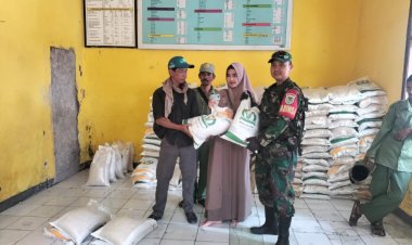 BABINSA KORAMIL 2211/SAGARANTEN MONITORING PENYALURAN BANSOS PANGAN DI DESA MEKARTANJUNG