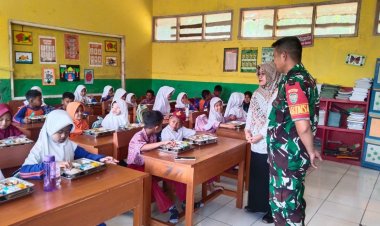 BABINSA KORAMIL 2208/NYALINDUNG LAKSANAKAN PENDAMPINGAN PENYALURAN MBG DI SDN LEUWILISUNG
