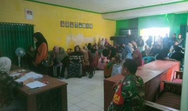 Babinsa Koramil 2201/Cisolok Hadiri Kegiatan Pendistribusian Beras Bulog di Desa Cileungsing