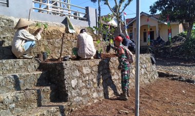Kebersamaan Satgas TMMD Ke-125 dan Warga Warnai Masjid Nurul Hikmah di Desa Langkapjaya