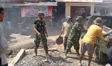 Babinsa Koramil 2210/Pabuaran Laksanakan Karya Bakti Bersama Warga di Desa Sirnasari