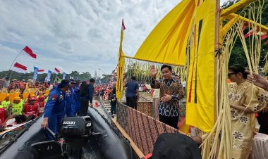 Hadiri Festival Pacu Jalur 2025, Wapres Minta Warisan Budaya dan Wajah Ekonomi Kreatif Riau Terus Dijaga