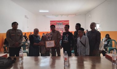 Babinsa Koramil 2215/Ciemas Desa Mekarjaya Dampingi Penyaluran BLT DD Triwulan III Tahun 2025