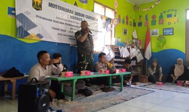 Danposramil Geger Bitung Hadiri Musyawarah Desa Khusus di Desa Sukamanah