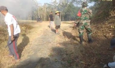 Babinsa Koramil 2215/Ciemas Gelar Karya Bakti Bersama Warga di Desa Neglasari