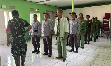 Babinsa Koramil 2208/Nyalindung Laksanakan Pembinaan Sat Linmas di Desa Caringin