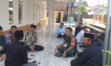 Babinsa Koramil 2209/Lengkong Jalin Komsos dengan Tokoh Agama di Desa Neglasari