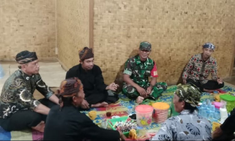 Babinsa Koramil 2201/Cisolok Laksanakan Komsos dan Monitoring Wilayah di Desa Sirnaresmi