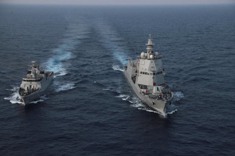 KRI SIM-367 dan KRI Brawijaya-320 Laksanakan Passex di Laut Mediterania