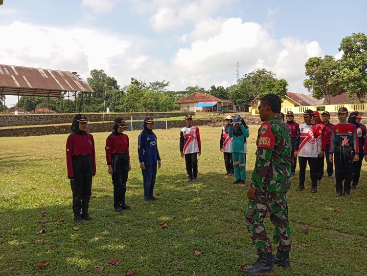 PELATIHAN PASKIBRA OLEH BABINSA KORAMIL 2214/SURADE DI KECAMATAN SURADE