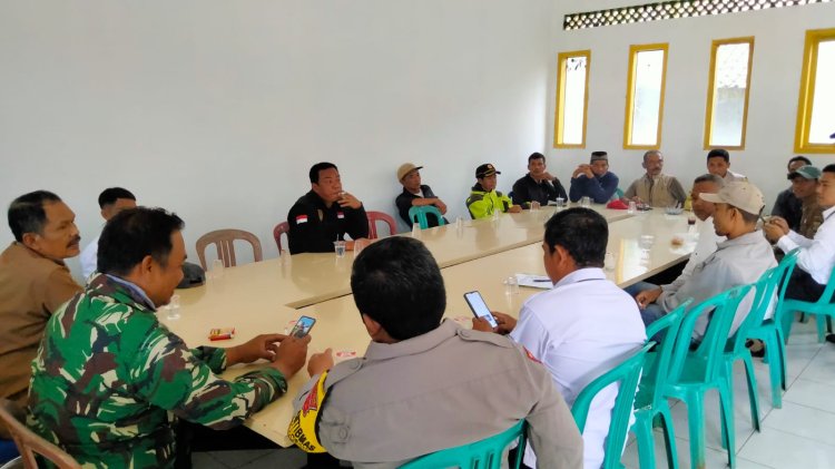Babinsa Koramil 2210/Pabuaran Hadiri Rapat Koordinasi Persiapan HUT RI ke-80 di Desa Bantarsari
