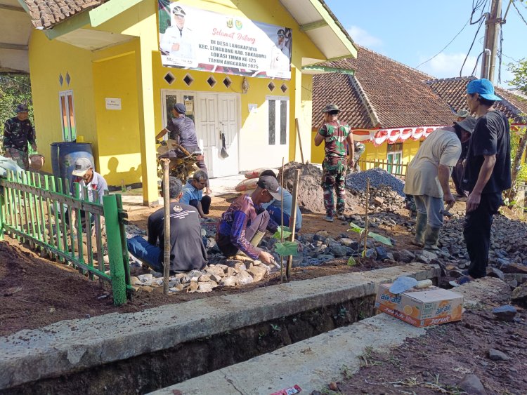 SATGAS TMMD KE-125 GEBRAK CISIREUM! JALAN MENUJU PAUD & PUSTU DIGEMPUR RAKYAT DAN TNI BERSATU!