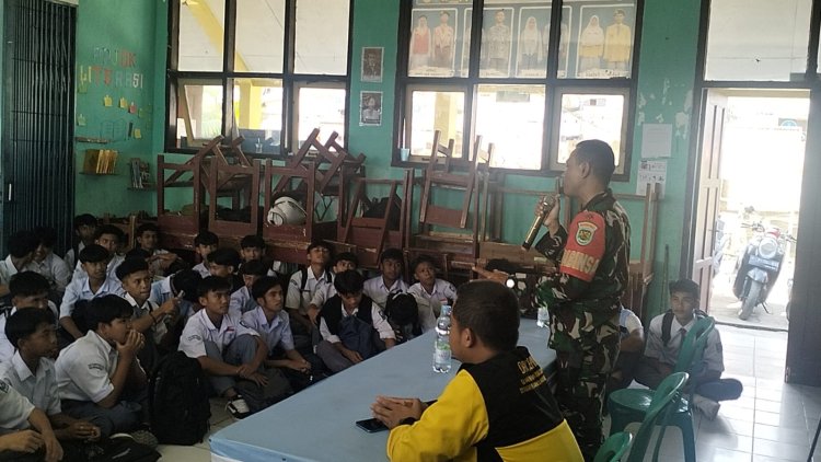Babinsa Koramil 2206/Parakansalak Berikan Wawasan Kebangsaan dalam Kegiatan Sepmi Madrasah Aliyah Syarikat Islam