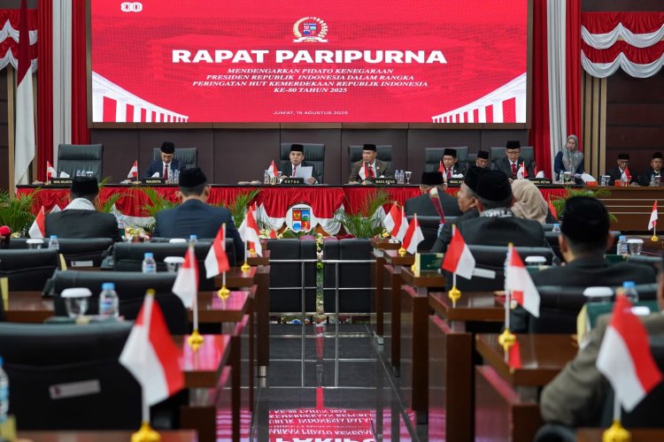 Kenakan Syal Palestina di Rapat Paripurna, Ketua DPRD Kota Bogor Pimpin Rapat Paripurna Pidato Kenegaraan Presiden dan Tetapkan Raperda Pajak & Retribusi