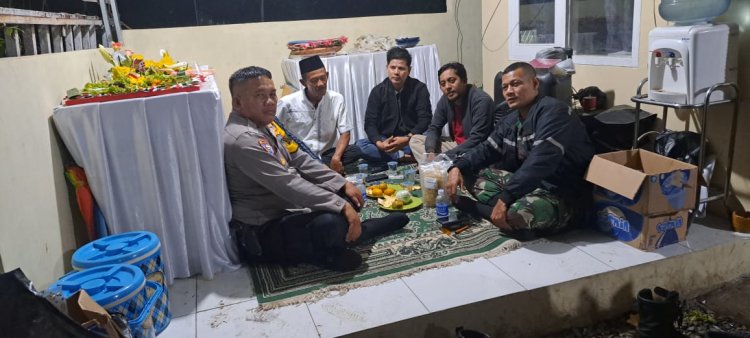 Ciptakan Lingkungan Aman, Bhabinkamtibmas Bersama Babinsa Sampaikan Pesan Kamtibmas