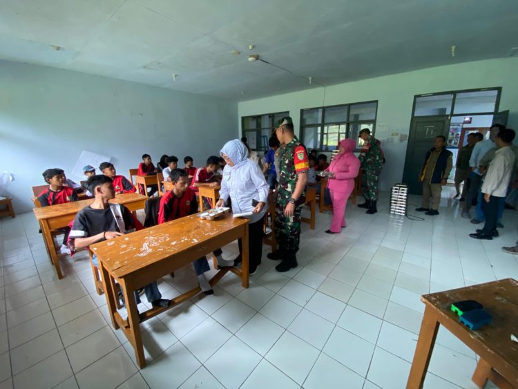 Babinsa Koramil 2208/Nyalindung Dampingi Launching Program MBG di SMK Wira Utama