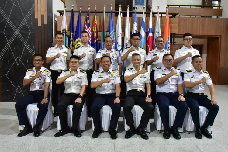 KN. Bintang Laut-401 Bakamla RI Sambut Delegasi Republic of Singapore Navy