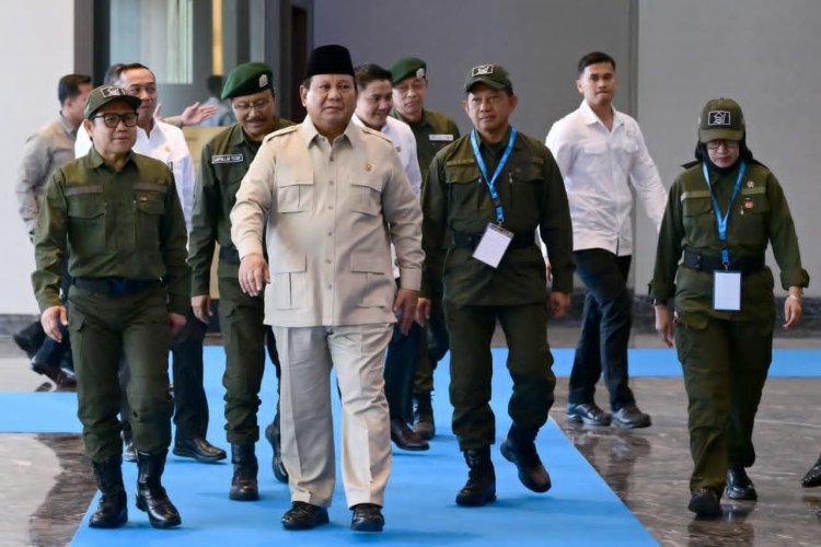 Panglima TNI Dampingi Presiden RI Beri  Pembekalan Kepala Sekolah dan Guru Sekolah Rakyat