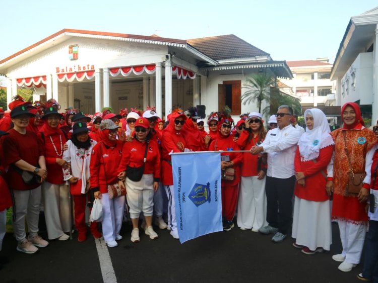 Lepas Peserta Jalan Sehat POW Kota Bogor, Ini Pesan Denny Mulyadi