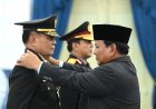 Apresiasi atas Pengabdian untuk Bangsa, Presiden Prabowo Anugerahkan Pangkat Istimewa kepada Dua Purnawirawan