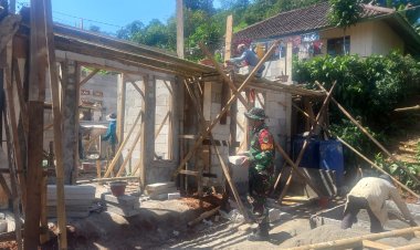 Babinsa Koramil 2210/Pabuaran Laksanakan Karya Bhakti Bersama Warga