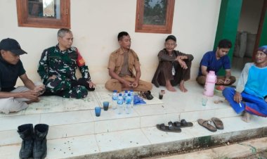 Babinsa Koramil 2209/Lengkong Jalin Komsos dengan Kades dan Warga Desa Tegallega