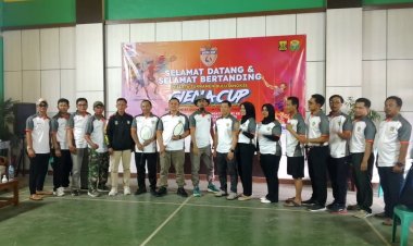 Babinsa Koramil 2207/Jampang Tengah  Hadiri Pembukaan Turnamen Bulu Tangkis di Jampangtengah