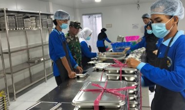 Babinsa Koramil 2201/Cisolok Laksanakan Pengecekan Dapur Sehat di Desa Cimaja