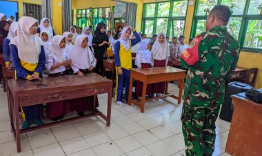 Babinsa Koramil 2211/Sagaranten Berikan Wawasan Kebangsaan kepada Siswa SDN 1 Hegarmanah