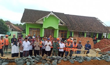 Babinsa Koramil 2213/Jampangkulon Hadiri Peletakan Batu Pertama Pembangunan Dapur Sehat MBG