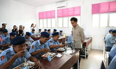 Pastikan Program MBG Berjalan Optimal, Wapres Tinjau SMK Negeri 1 Batam