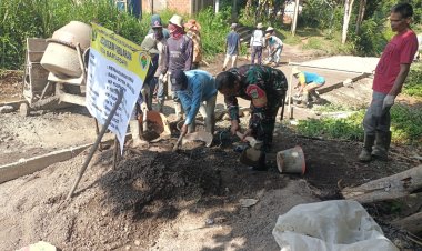 Babinsa Koramil 2210/Pabuaran Laksanakan Karya Bhakti Bersama Warga