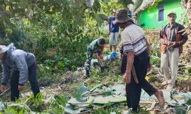 Babinsa Koramil 2208/Nyalindung Laksanakan Karya Bakti Pembersihan Lingkungan