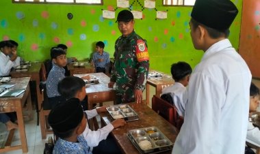 Babinsa Koramil 2210/Pabuaran Dampingi Program Makan Bergizi Gratis