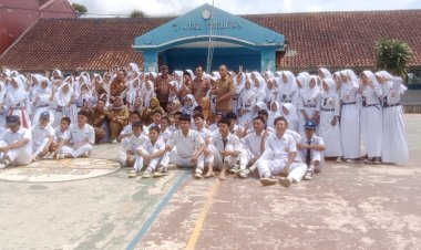 Atap bangunan SMPN 1 Cimanggu di Kabupaten Sukabumi dilaporkan runtuh